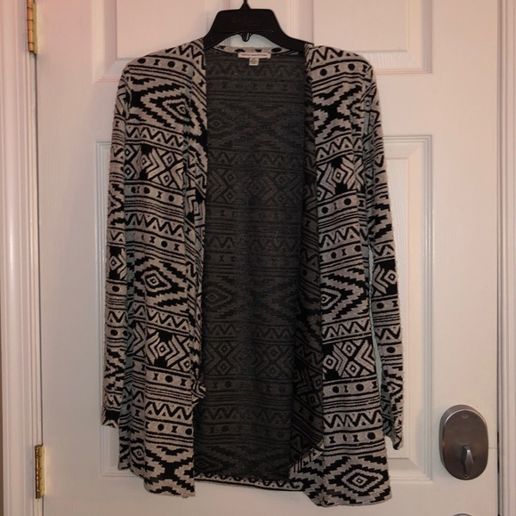 American Eagle Outfitters Sweaters - AE Lightweight Cardigan 🖤 American Eagle Outfitters Sweaters - AE Lightweight Cardigan 🖤